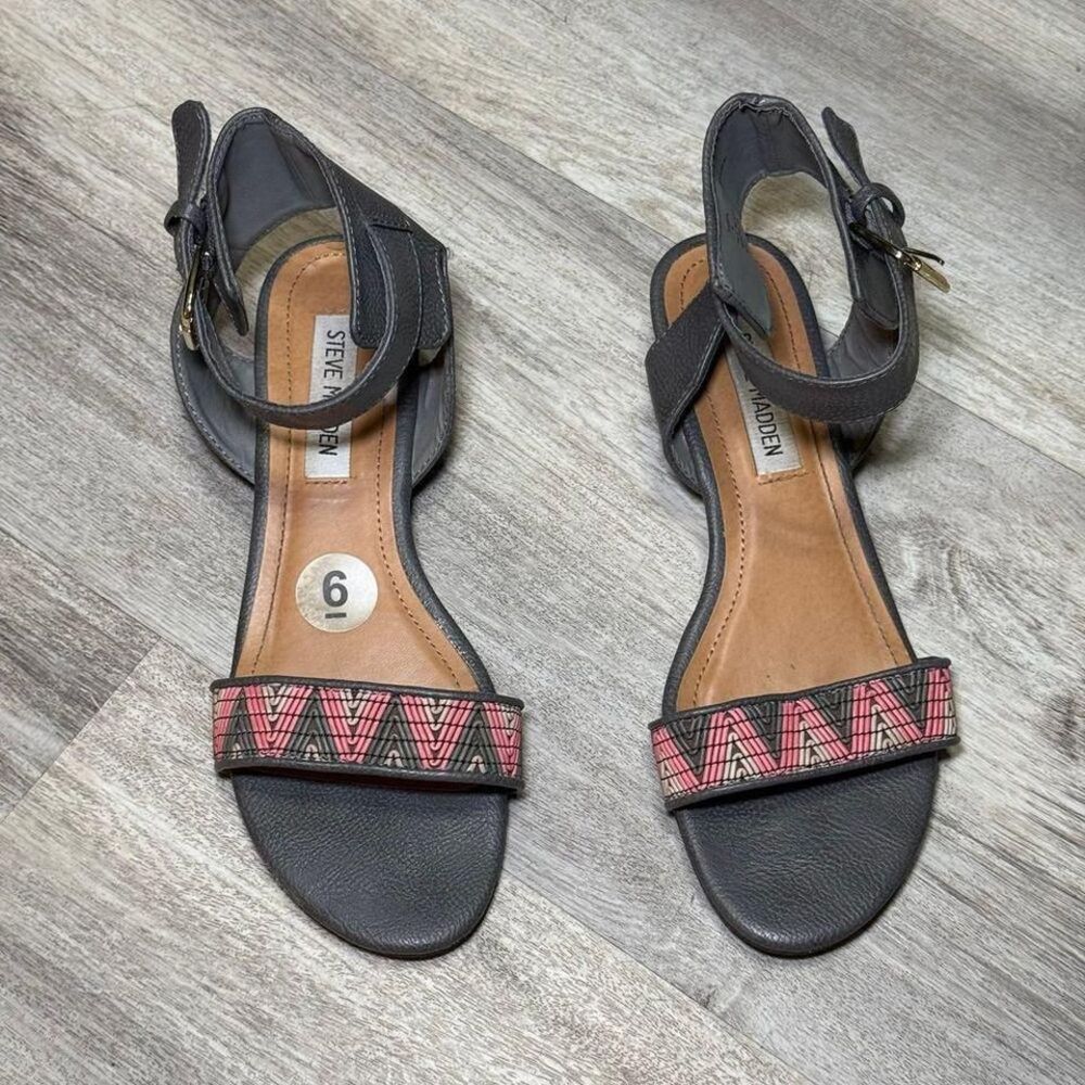 Steve Madden women's size 6 tribal sandals.